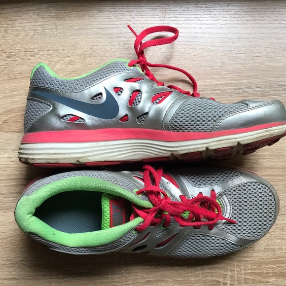 Nike running shoes - Picture 1 of 7